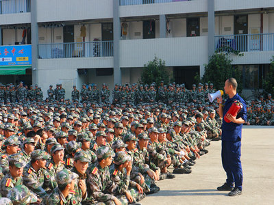 连江消防走进福建商学院开展消防进军训活动