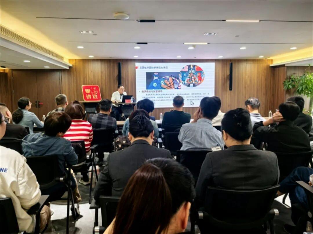 8.“汤边攀讲”进楼宇 为楼宇党员上党课.jpg