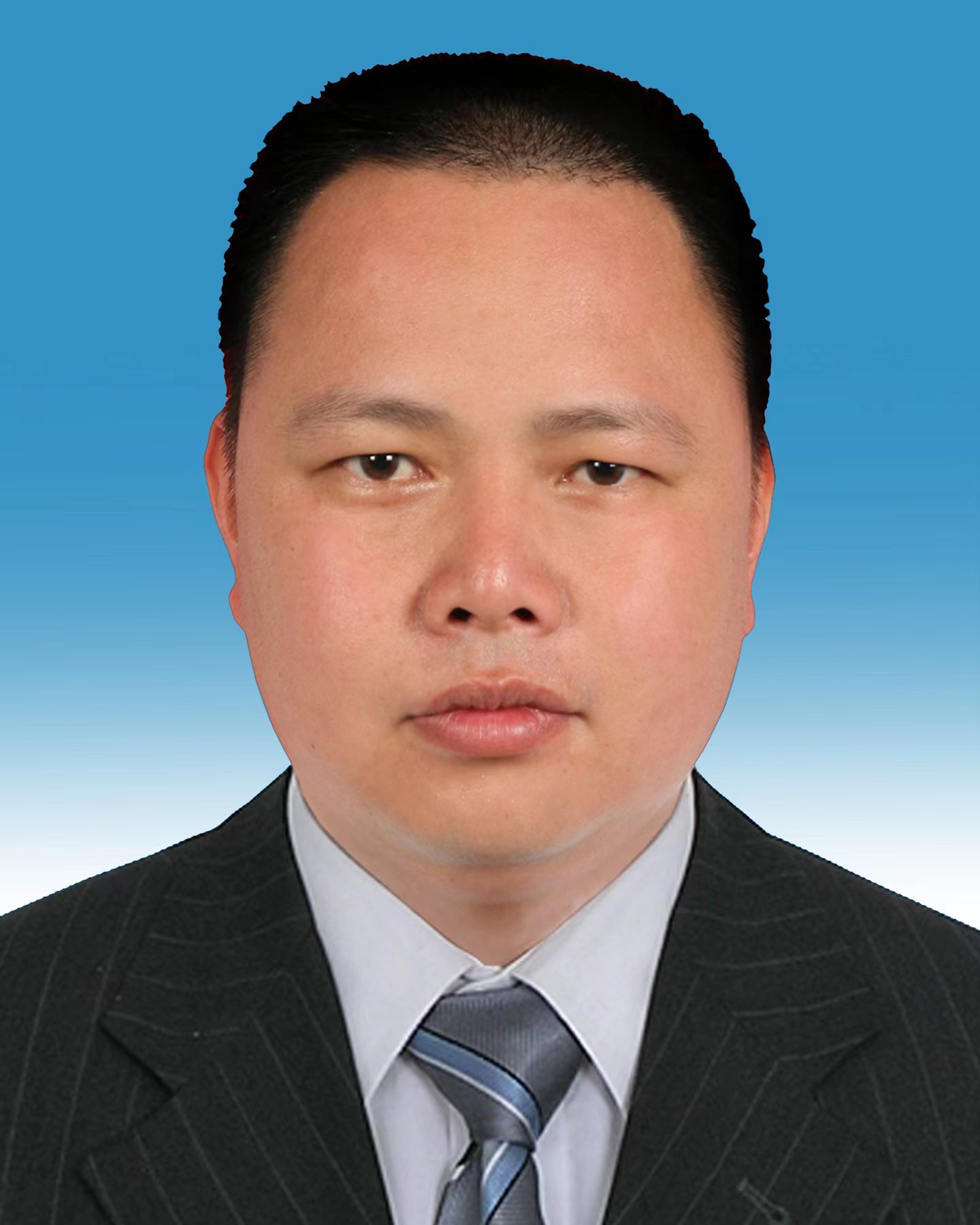 张岩锋 福州市人力资源和社会保障局党组成员、副局长（试用期一年）