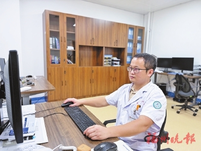 医生“表情包”下　藏着柔软仁心