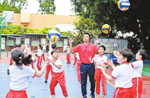 为学生撑起全方位防护网 为学生撑起全方位防护网