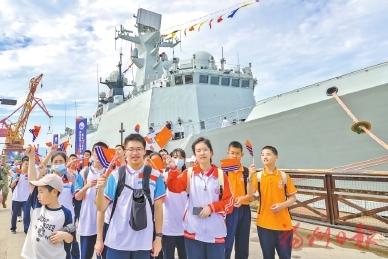 三十五载军民情　感恩奋进立潮头