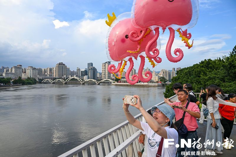 江风拂两岸 绿意满榕城