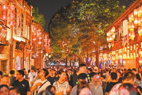 人气足 业态新 消费旺 人气足 业态新 消费旺